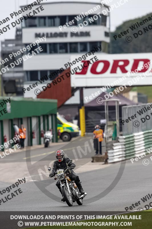 Vintage motorcycle club;eventdigitalimages;mallory park;mallory park trackday photographs;no limits trackdays;peter wileman photography;trackday digital images;trackday photos;vmcc festival 1000 bikes photographs